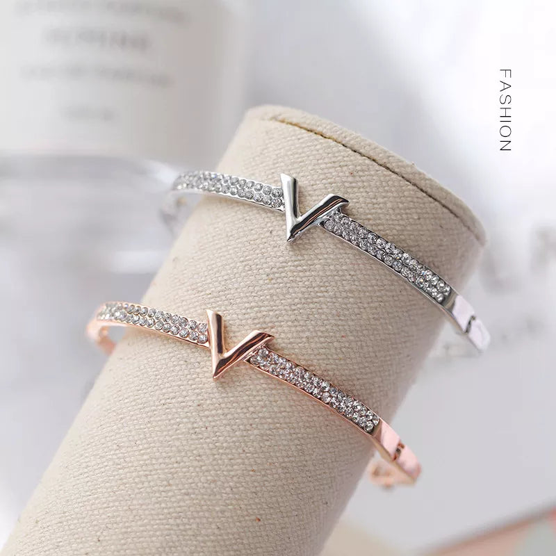 V Bracelet