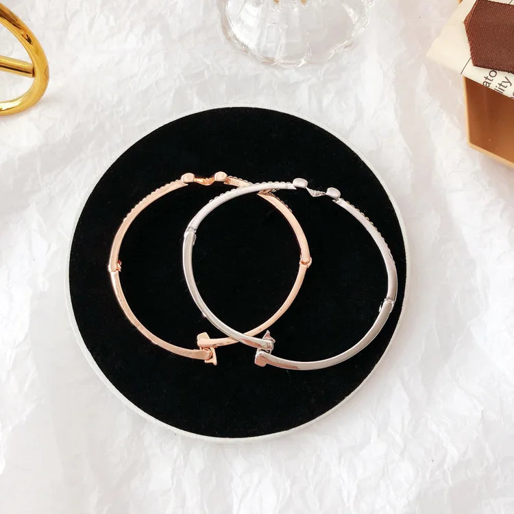 V Bracelet